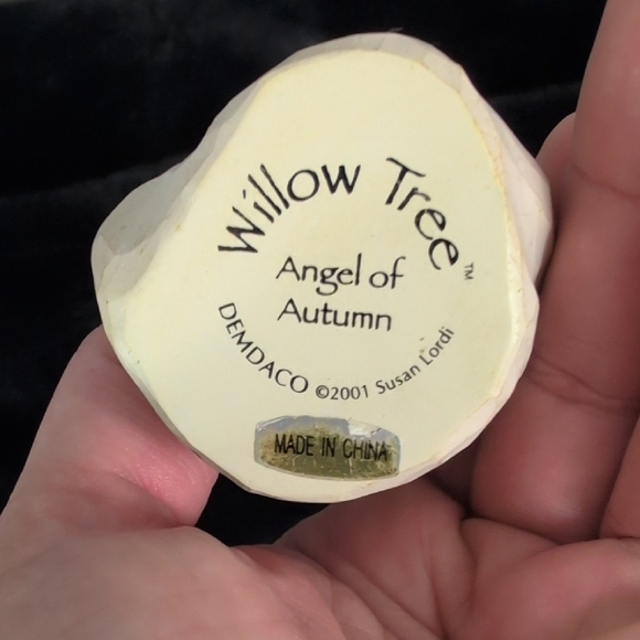 Willow Tree Angel with Cream Gown and Gold Wheat - Picture 3 of 4